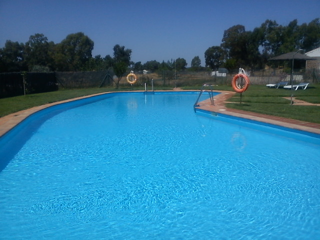 La piscina de Montes Comunales abre sus puertas a los huéspedes. 1